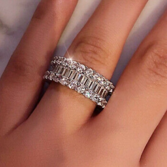 Elegant Women's 925 Silver Wedding Ring Size 6-10 - Picture 2 of 3